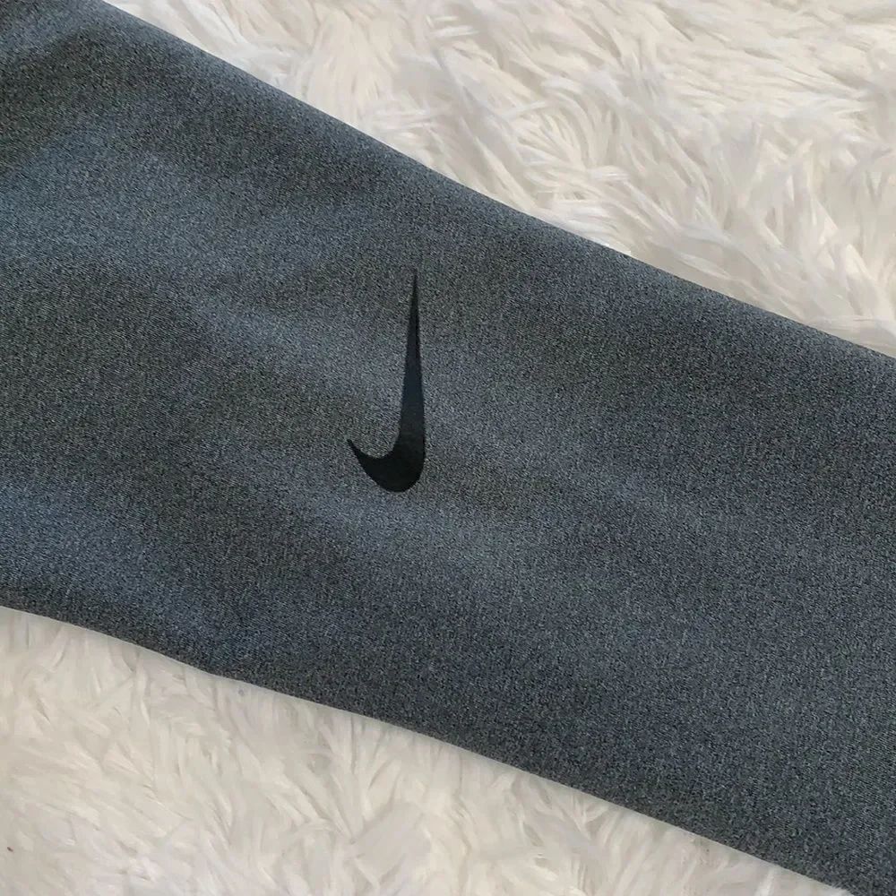 Nike Pro Active Wear Top(Size Medium) - Picture 4 of 5